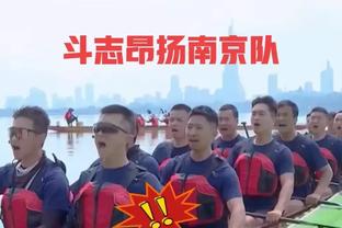 现场中国球迷狂喊“C罗C罗”，正在热身的C罗鼓掌回应？